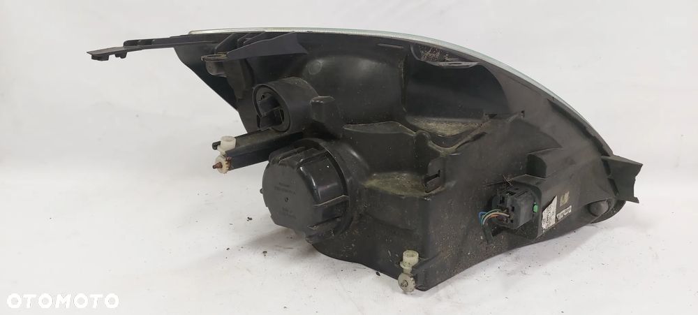 .  PRZOD PRZEDNIA LAMPA LEWA FORD FIESTA MK5 - 4
