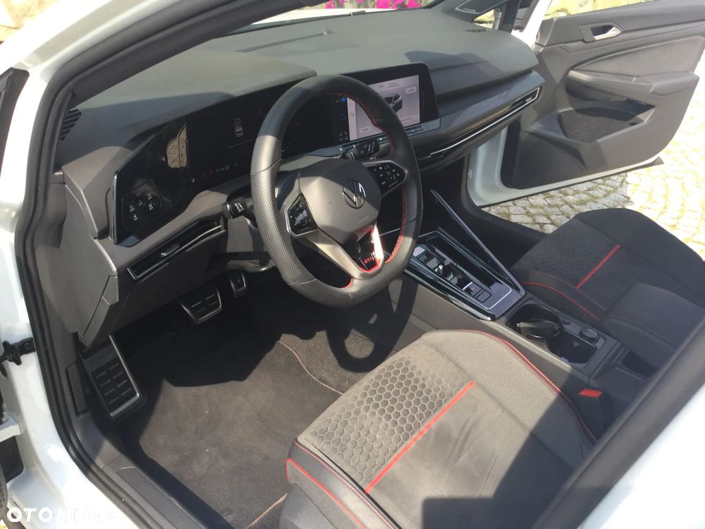 Volkswagen Golf - 34