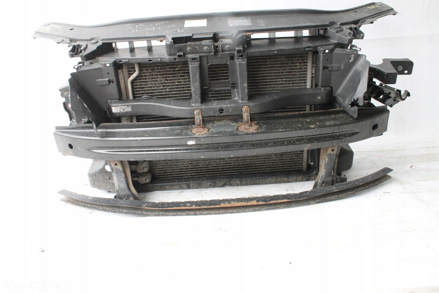 PAS PRZEDNI WZMOCNIENIE CHŁODNICE VW PASSAT B6 2005R- 2.0 TDI - 4