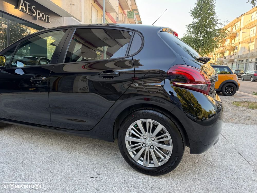 Peugeot 208 1.2 PureTech Signature - 17