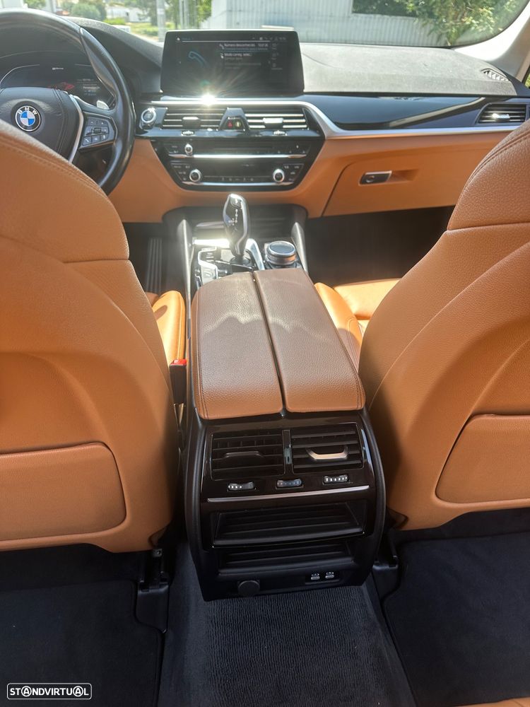 BMW 530 e Line Luxury - 17