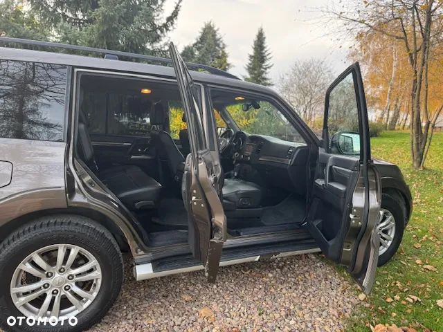 Mitsubishi Pajero - 8