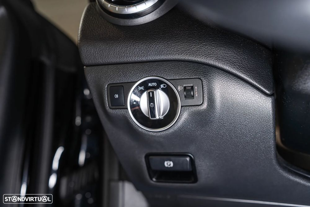 Mercedes-Benz CLA 200 d Shooting Brake Urban - 13