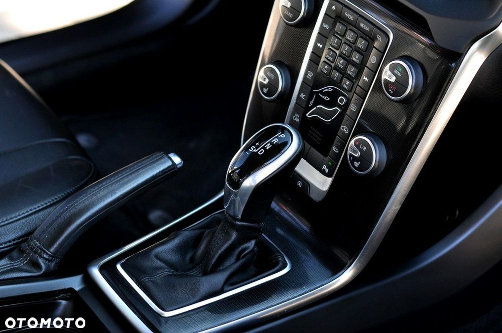 Volvo V40 - 25