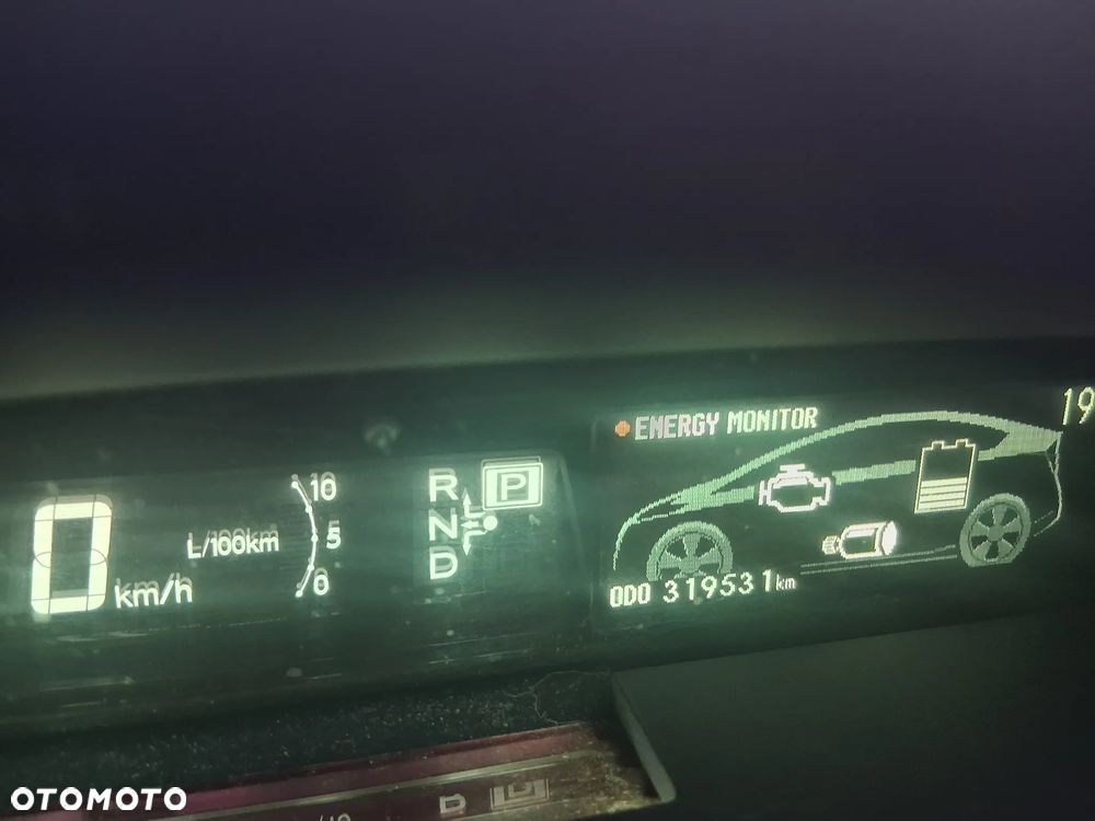 Toyota Prius 1.8 HSD Sol - 8