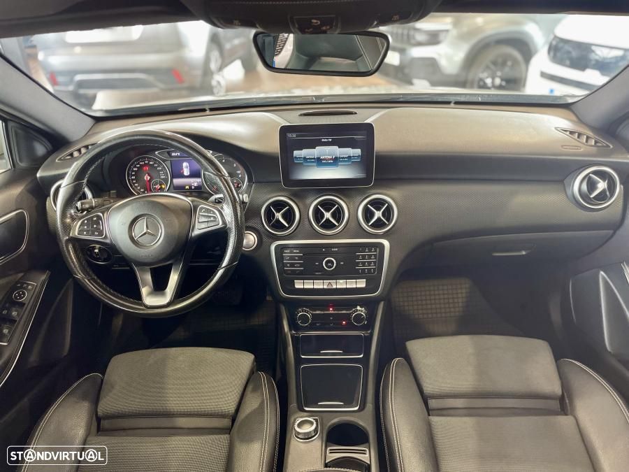 Mercedes-Benz A 180 d AMG Line Aut. - 31