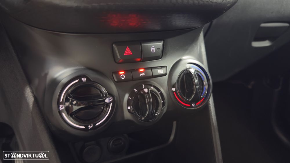 Peugeot 208 1.2 PureTech Signature - 24
