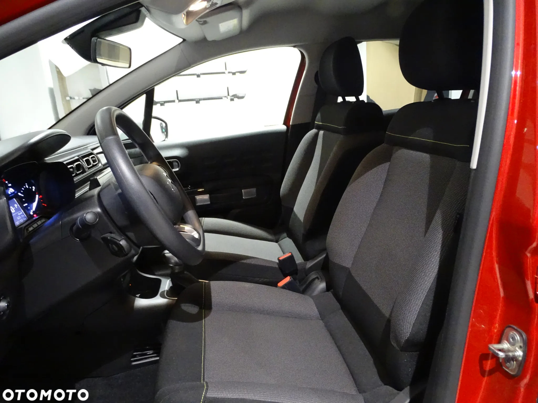 Citroën C3 1.2 PureTech Shine EAT6 - 8