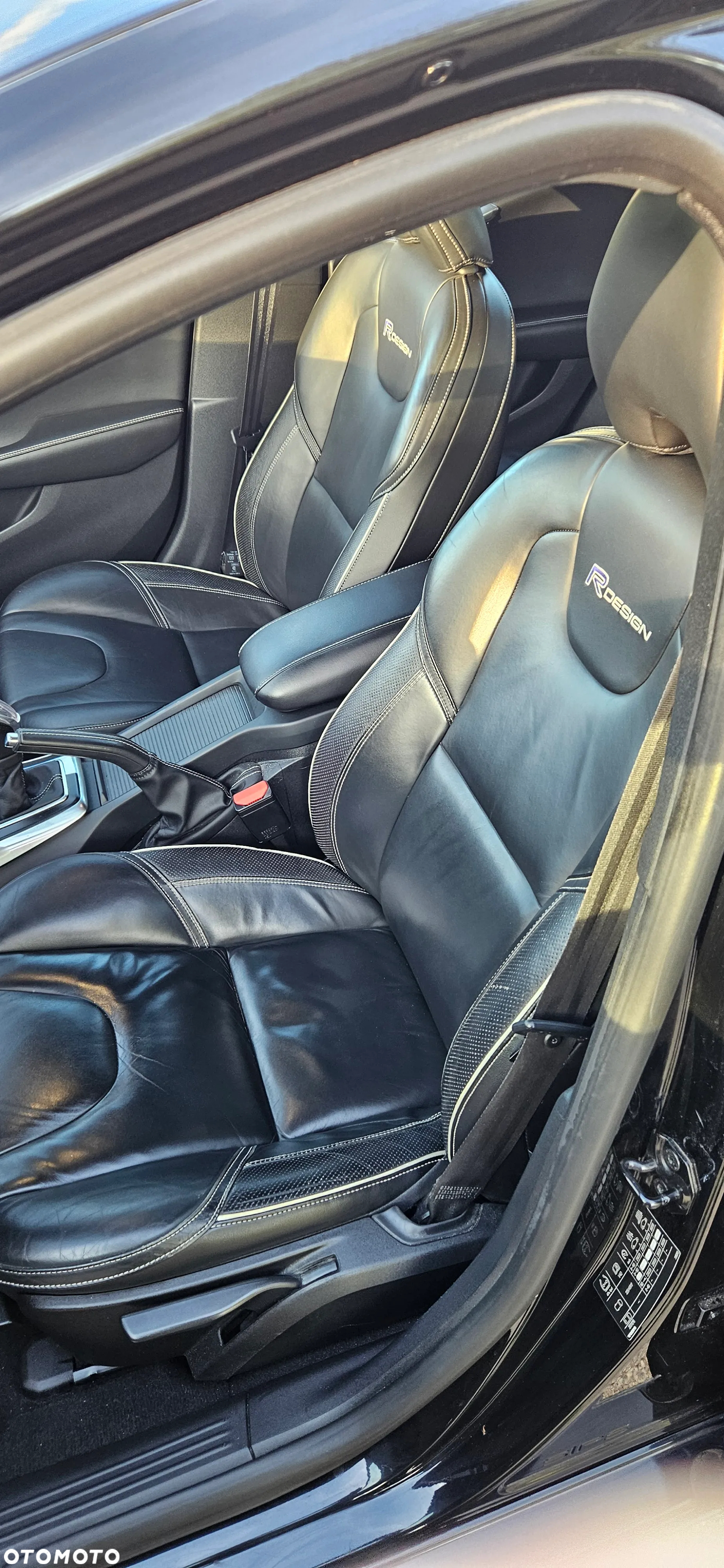 Volvo V40 T3 R-Design - 22