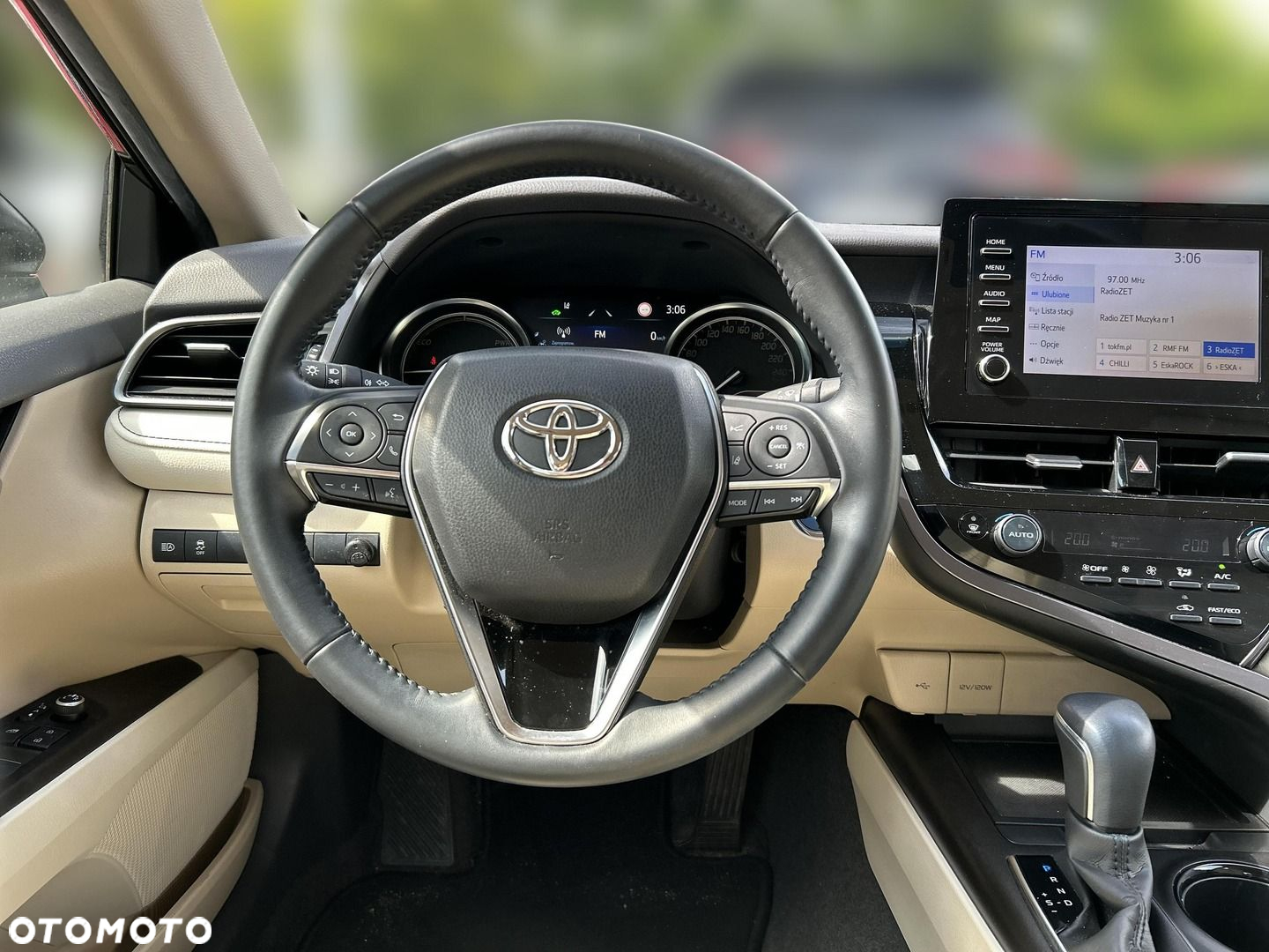 Toyota Camry - 12