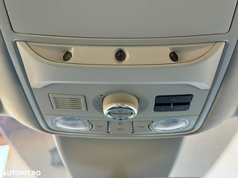 Volkswagen Touran 2.0 TDI DPF DSG Cross - 18