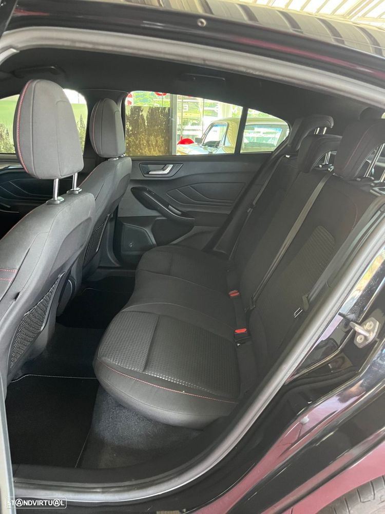 Ford Focus 1.5 TDCi ECOBlue ST-Line - 29