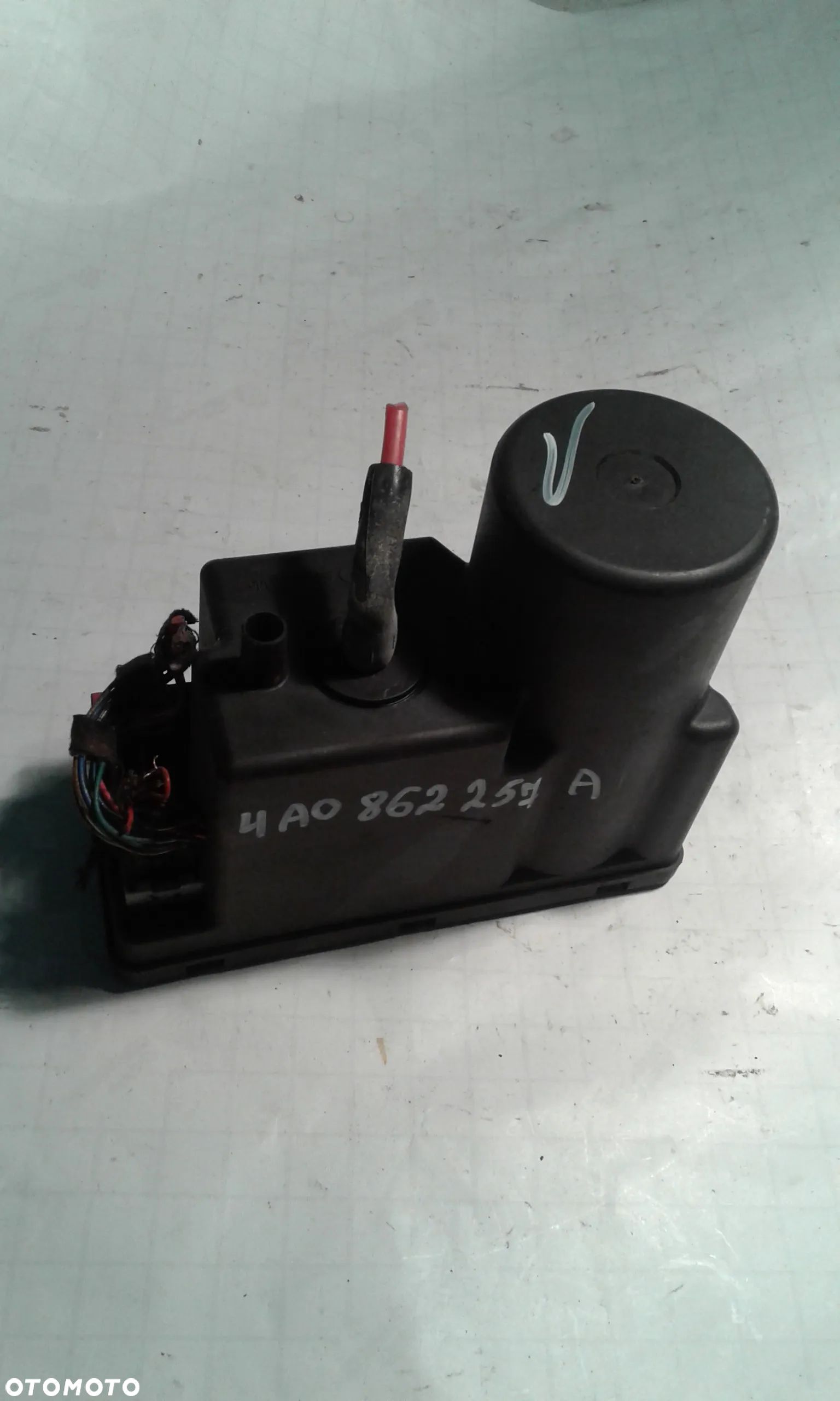 Pompka centralnego zamka Audi A4 B5 4A0862257A - 1
