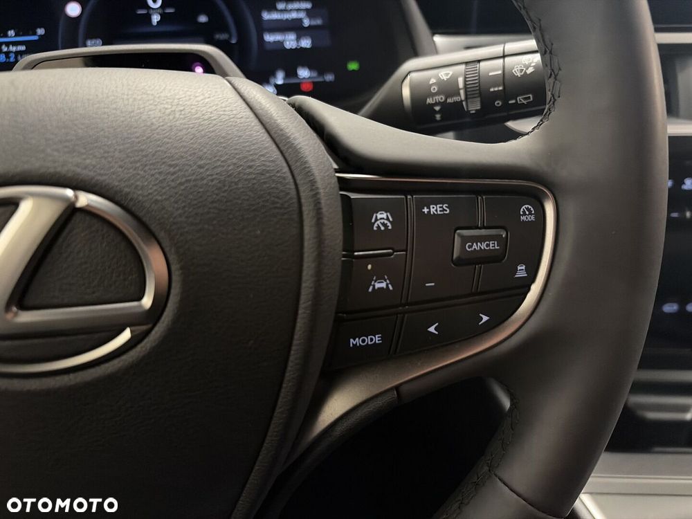 Lexus UX 300h F Sport Design - 15