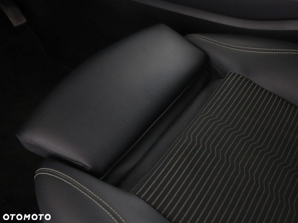 Mercedes-Benz CLA 200 d Progressive 8G-DCT - 40