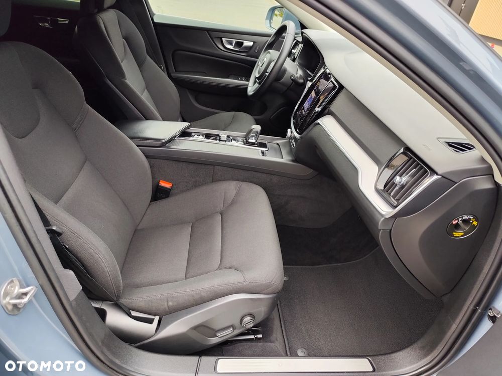Volvo V60 B4 D Momentum Pro - 25