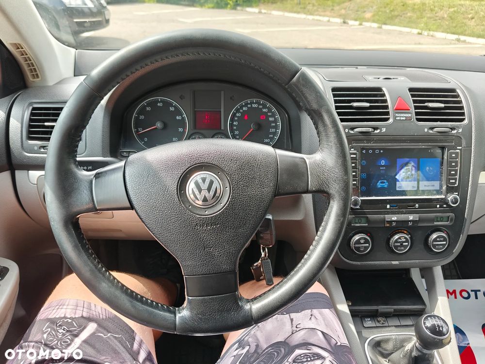 Volkswagen Jetta 2.0 FSI Comfortline - 21