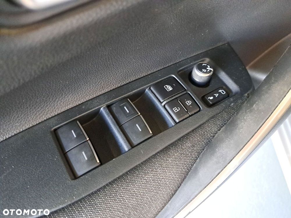 Toyota Corolla 1.8 Hybrid Comfort - 36
