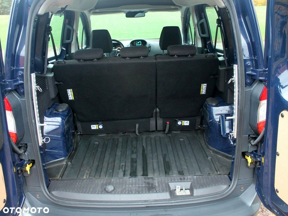 Ford Transit Courier - 28