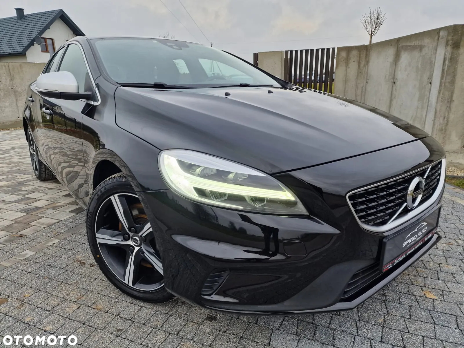 Volvo V40 D3 R Design - 12