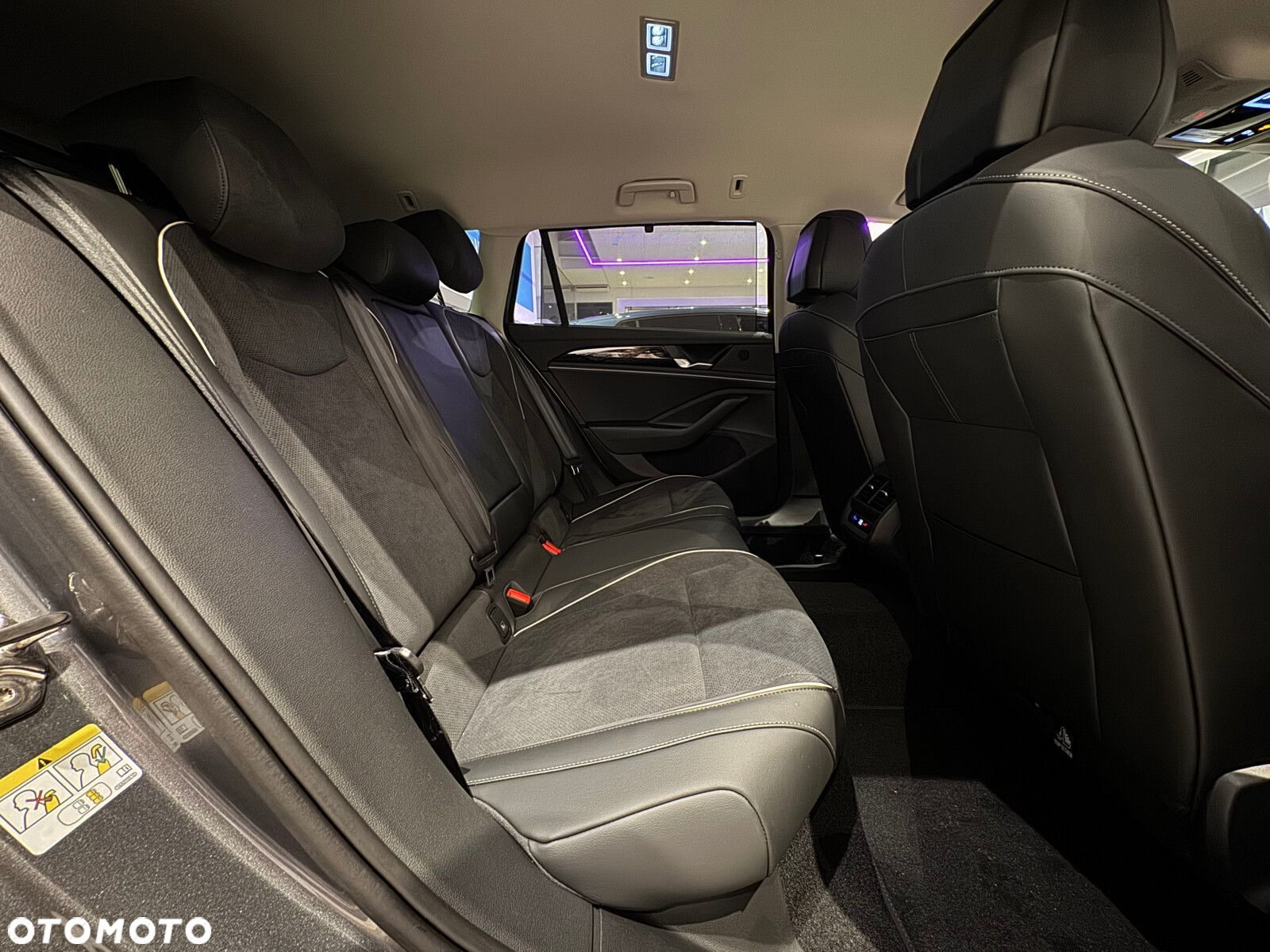 Volkswagen Passat - 12