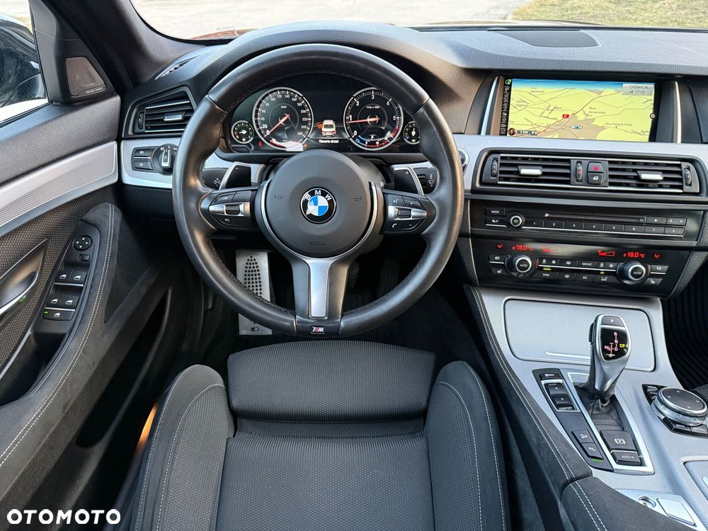 BMW Seria 5 525d xDrive - 15