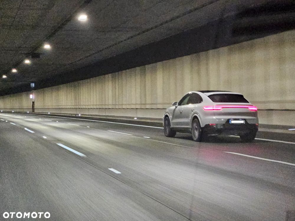 Porsche Cayenne Coupe E-Hybrid - 16
