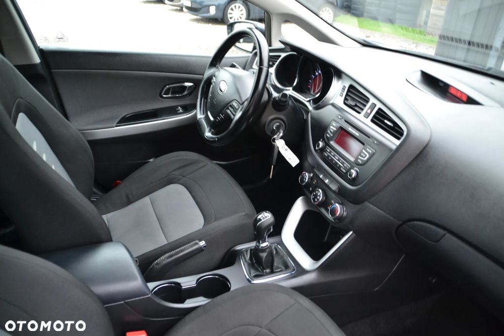 Kia Ceed 1.6 GDI Dream Team Edition - 28