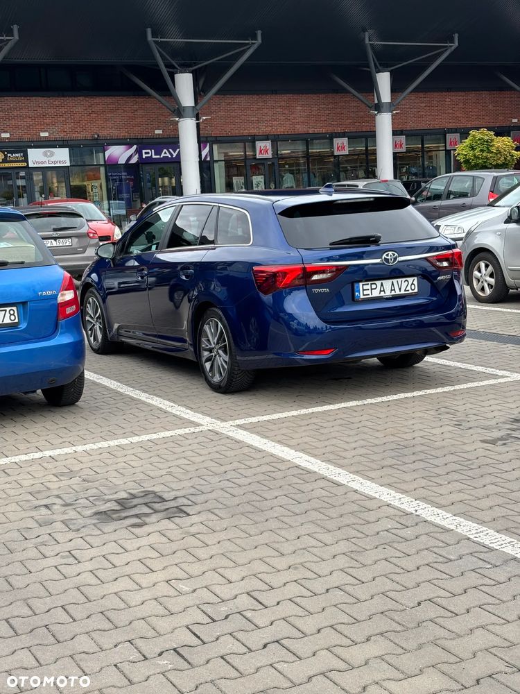 Toyota Avensis 1.8 Premium - 5