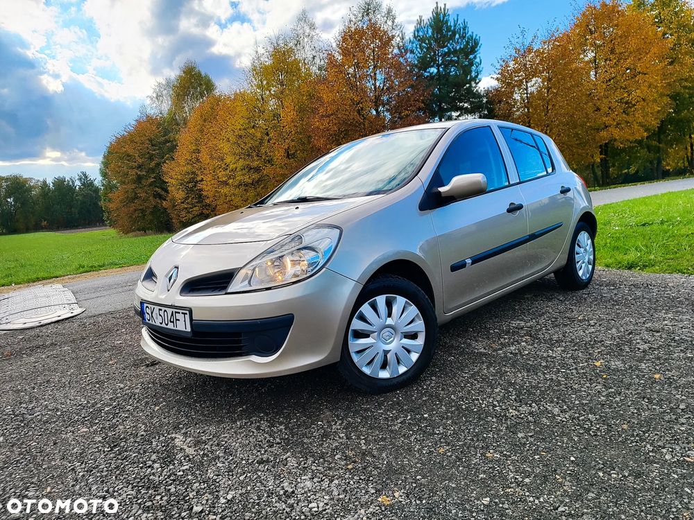 Renault Clio 1.2 16V Campus - 11
