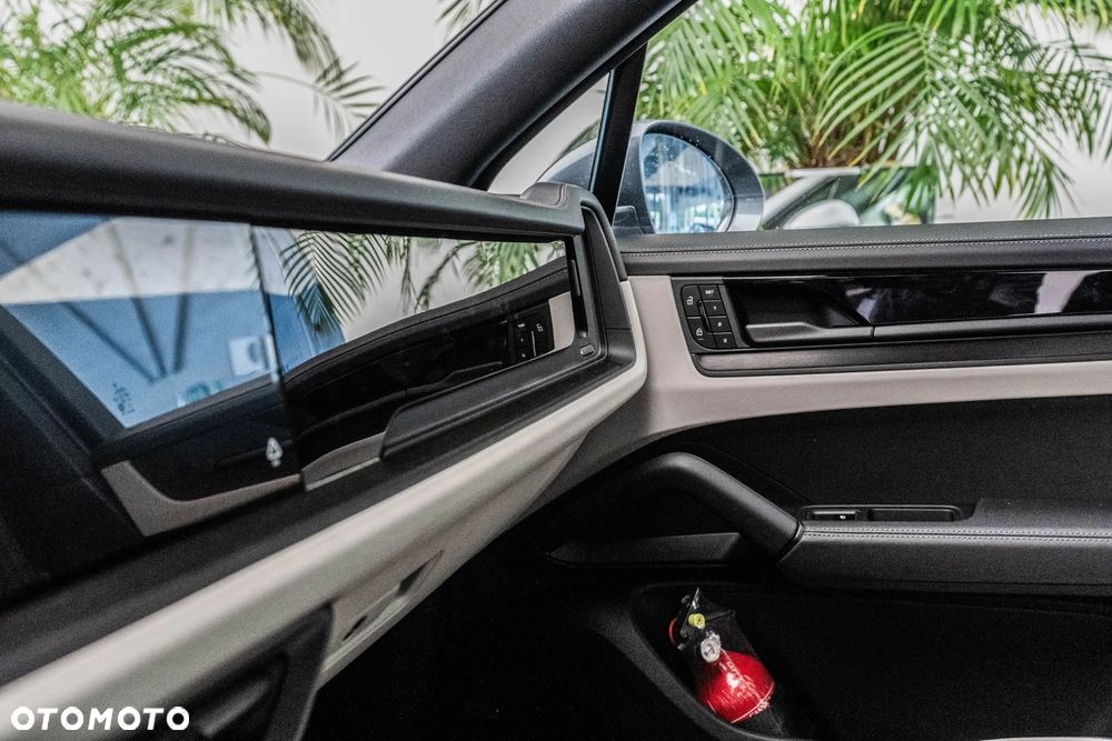Porsche Cayenne E-Hybrid PHEV Black Edition - 20