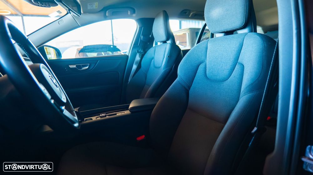 Volvo V60 2.0 D4 Momentum Geartronic - 25