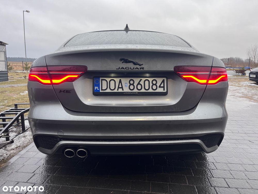 Jaguar XE ver-2-0-d180-awd-r--dynamic-hse - 9