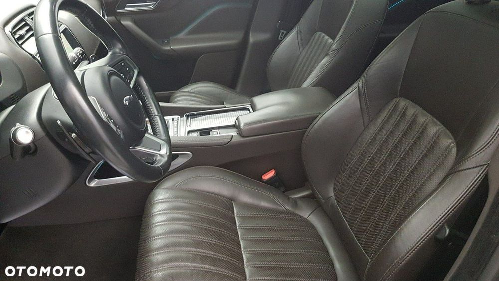 Jaguar F-Pace - 21