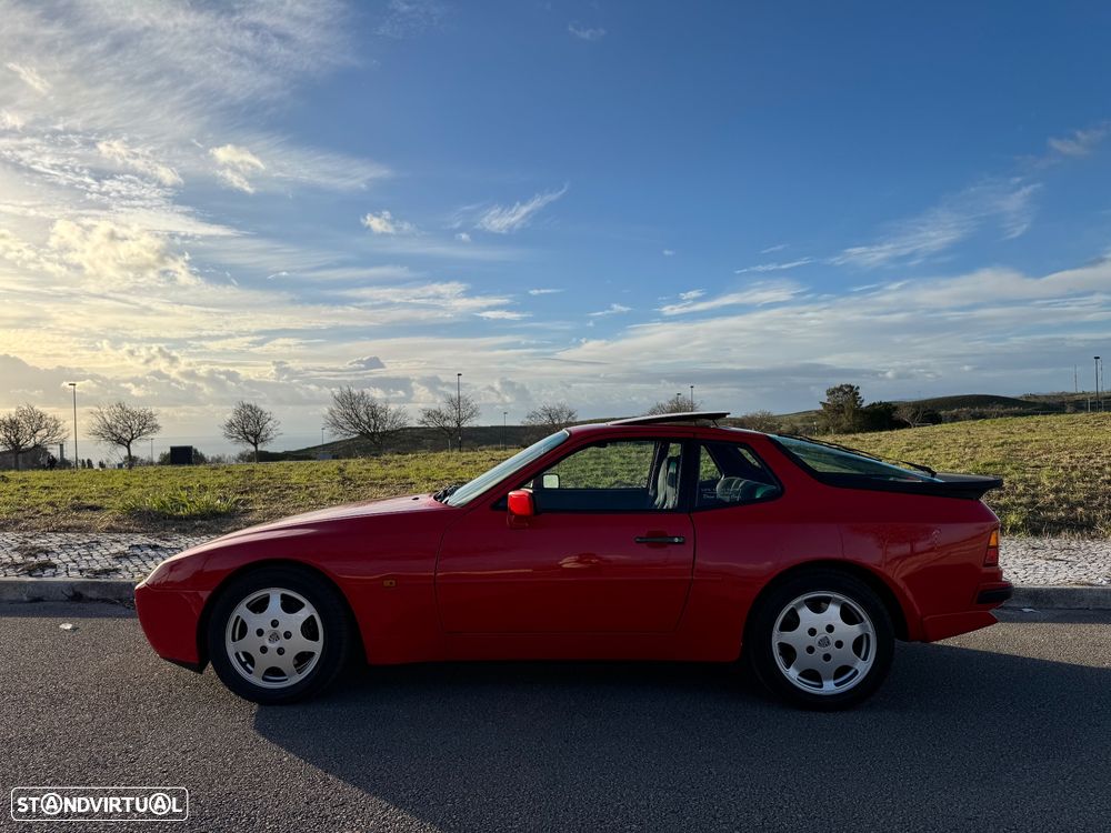 Porsche 944 Turbo S - 1