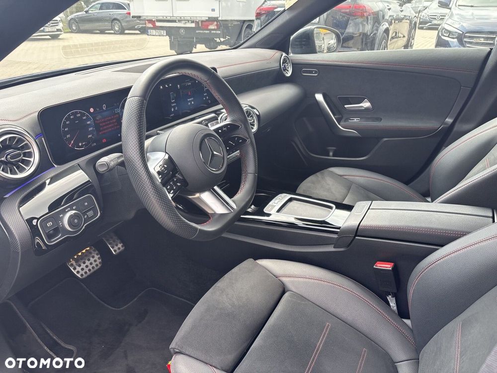 Mercedes-Benz CLA 200 4-Matic AMG Line 8G-DCT - 14