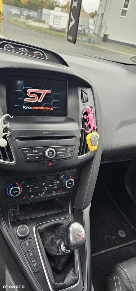 Ford Focus 2.0 EcoBoost ST mit Leder-Sport-Paket - 17