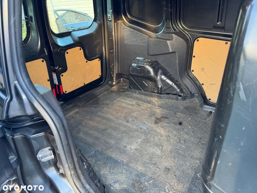 Ford Transit Courier - 11