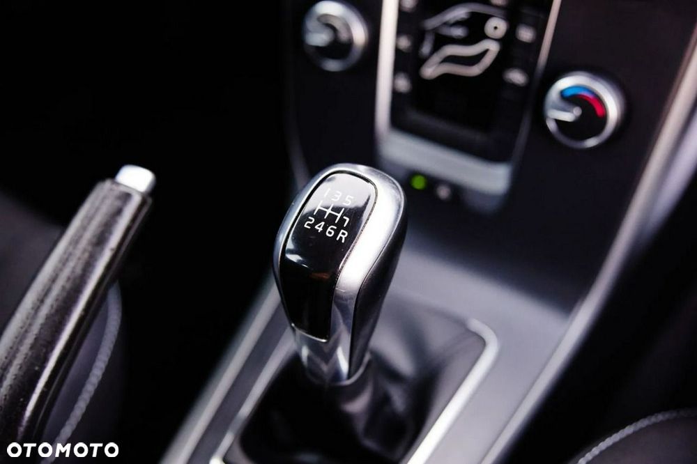 Volvo V40 D2 Kinetic - 24