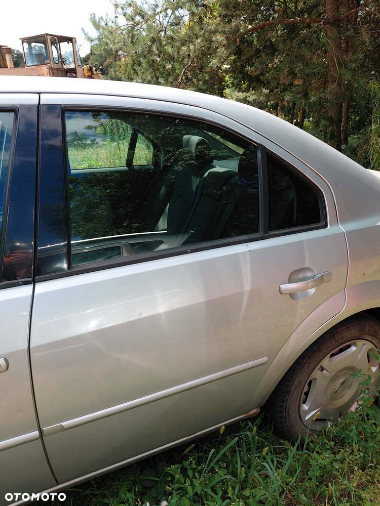 Części Ford Mondeo mk3 przed lift 1.8 benzyna sedan 2002r - 13