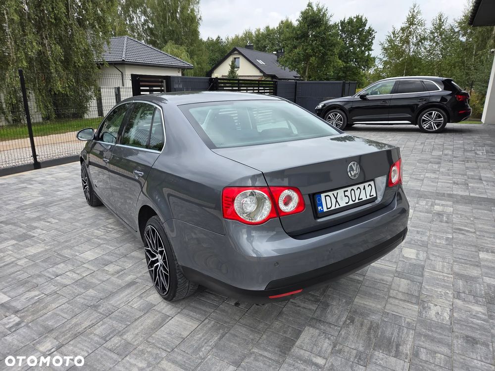 Volkswagen Jetta 2.0 FSI Comfortline - 12