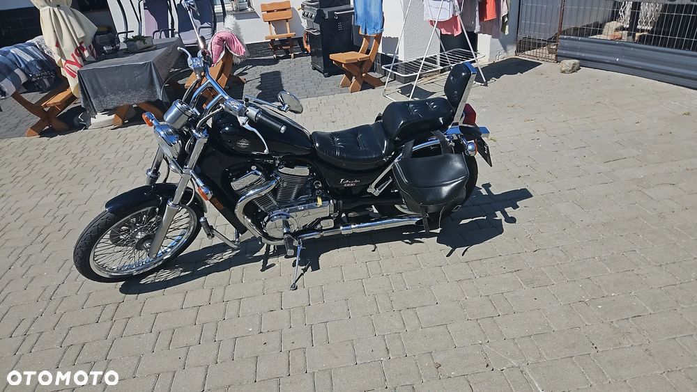 Suzuki Intruder - 2