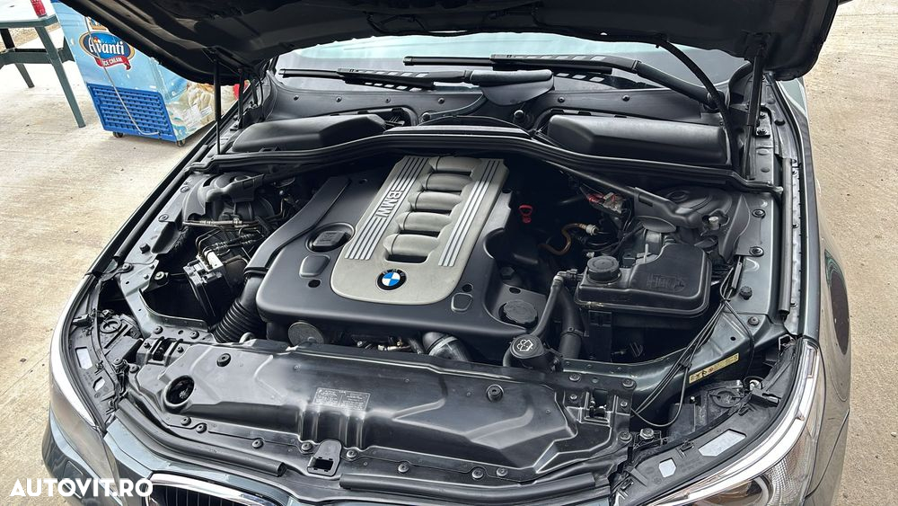 BMW Seria 5 525d - 24