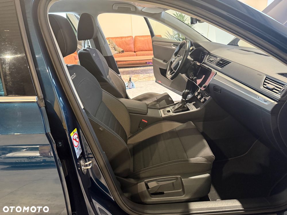 Skoda Superb 2.0 TDI SCR 4x4 Scout DSG - 17