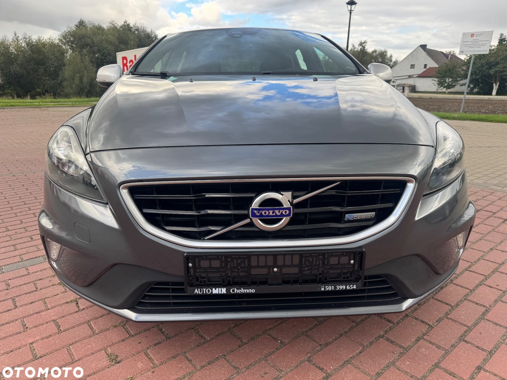 Volvo V40 D2 R-Design - 14
