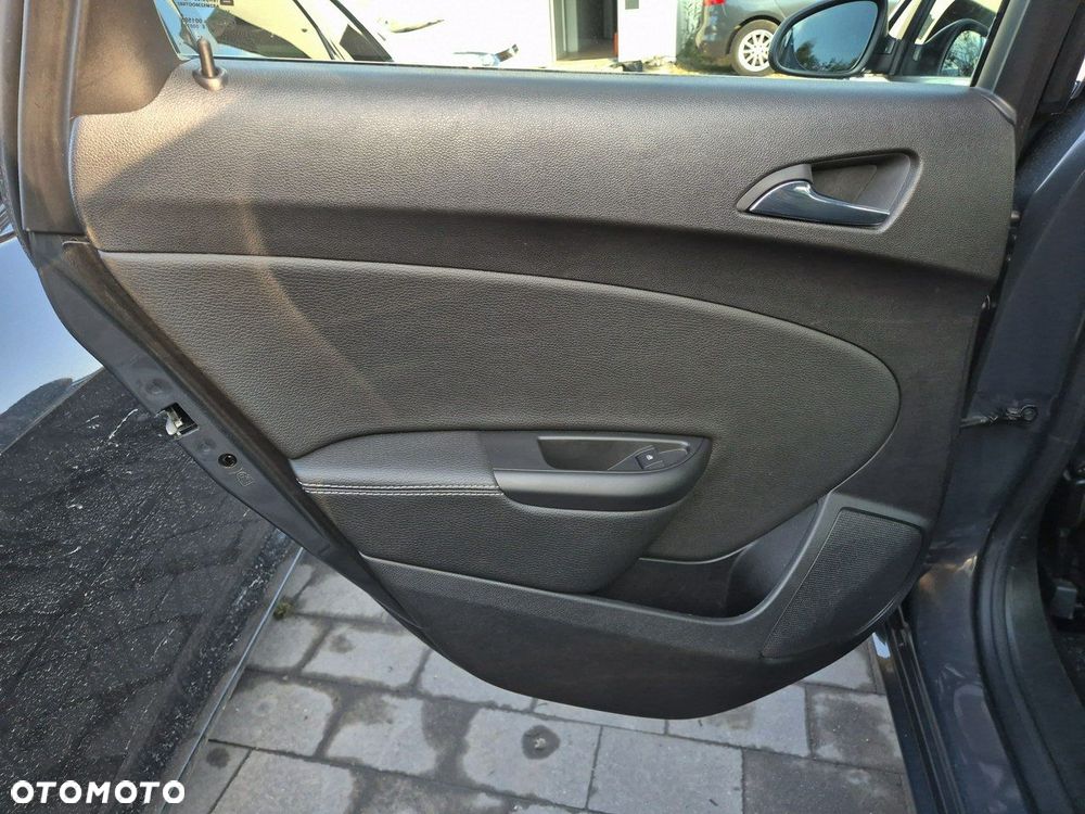 Opel Astra 2.0 CDTI DPF SportsTourer Exklusiv - 21