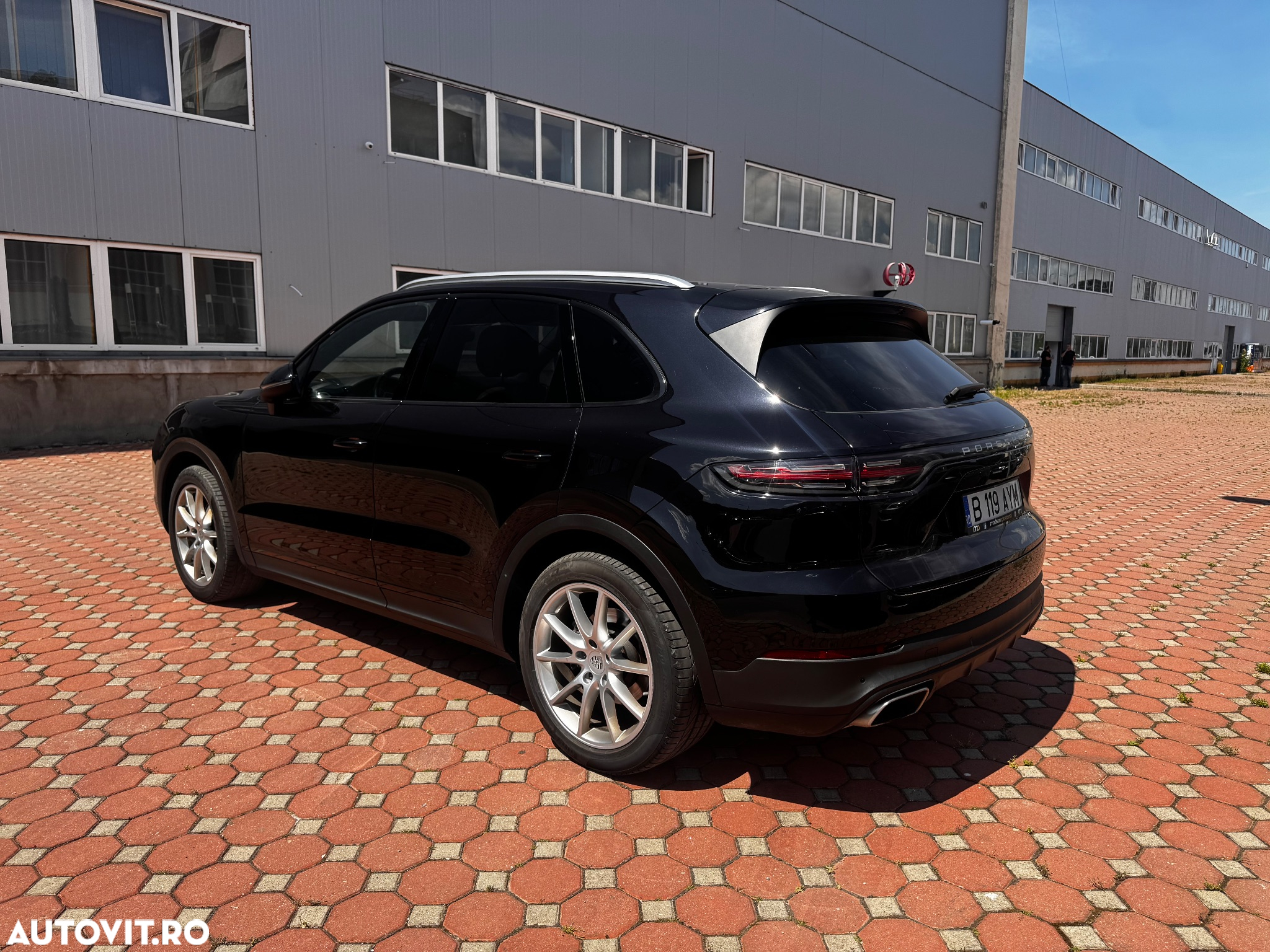 Porsche Cayenne Standard - 4