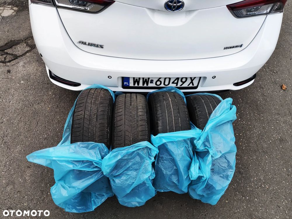 Toyota Auris Hybrid 135 Premium - 3