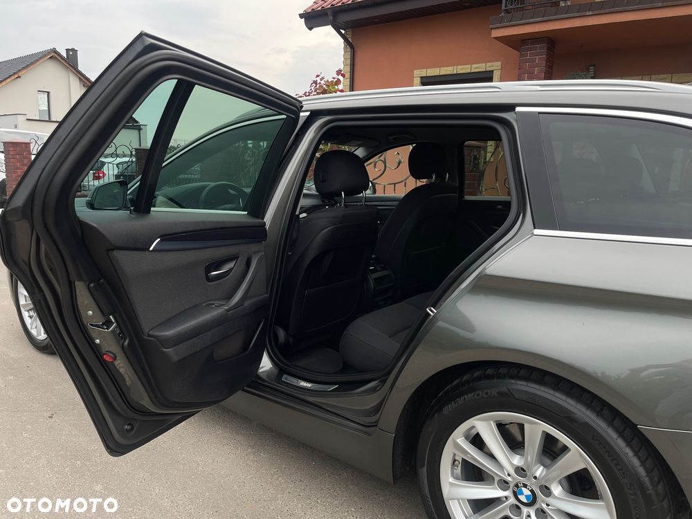BMW Seria 5 525d Sport-Aut Modern Line - 22