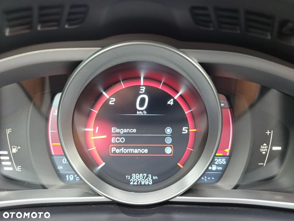Volvo V40 D3 You - 33
